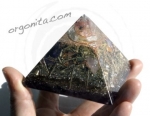 Pirámide de Orgonite 0940