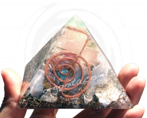 Pirámide de Orgonite 2552 REIKI