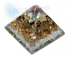 Pirámide de Orgonite 7650