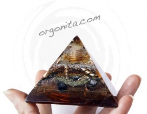 Pirámide de Orgonite 9650