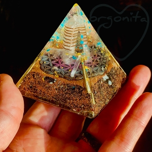 MINI PIRAMIDE Orgonita 4444