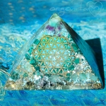 FLOR DE LA VIDA - PIRAMIDE  de Orgonite 3966