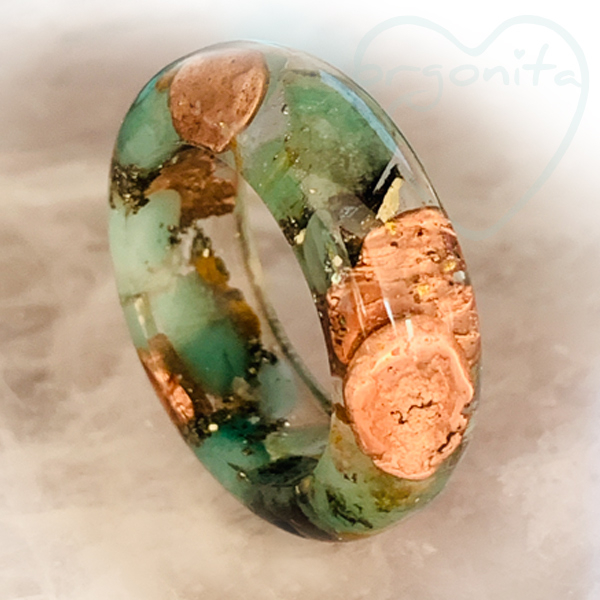 Anillo de orgonita con Esmeralda