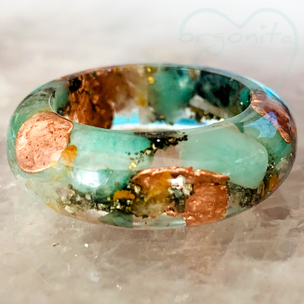 Anillo de orgonita con Esmeralda