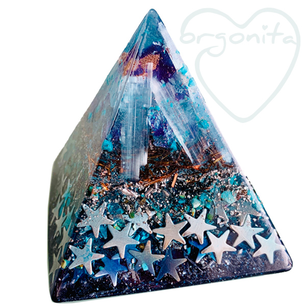 Piramide de orgonita con estrellas