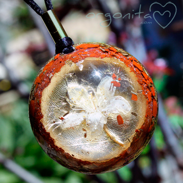 Orgonite de ORGONITA con flor natural de Prunus cerasifera o Pisardi