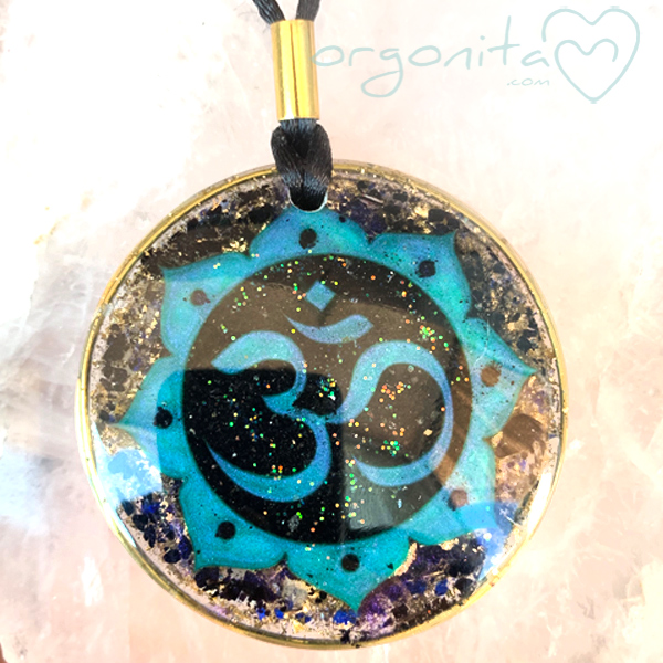 Comprar colgante de orgonita con FLOR DE LOTO y OM