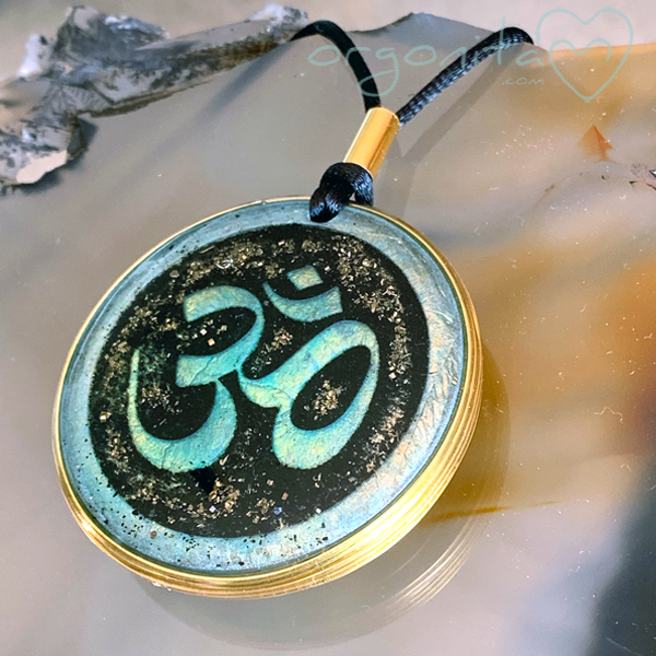 Colgante Orgonita OM meditacion