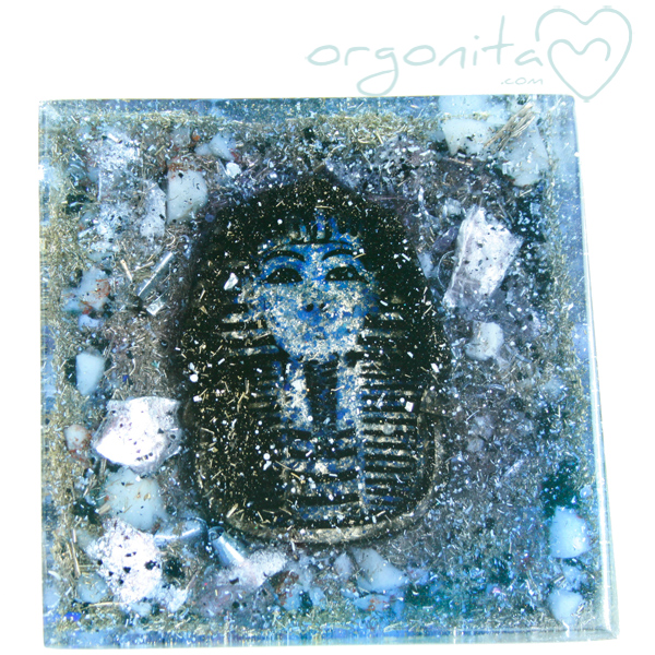 Pirámide de orgonita con AMOR y FLOR DE LA VIDA