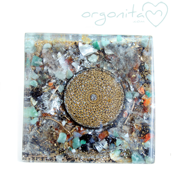 Comprar pirámide de orgonita con FARAON