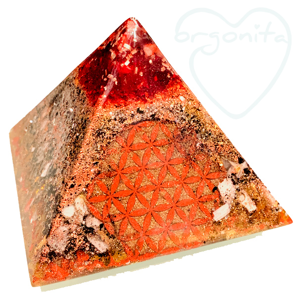 Piramide de orgonita con la Flor de la Vida