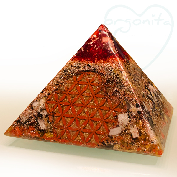Piramide de orgonita con la Flor de la Vida