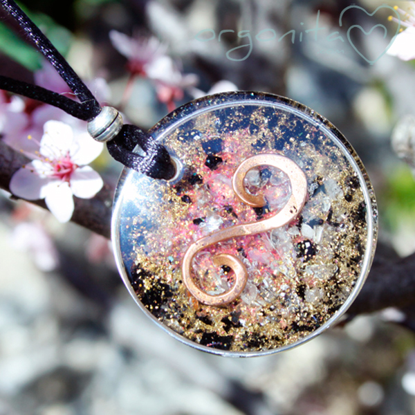 Orgonite de ORGONITA con flor natural de Prunus cerasifera o Pisardi