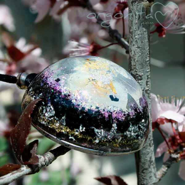 Orgonite de ORGONITA con flor natural de Prunus cerasifera o Pisardi