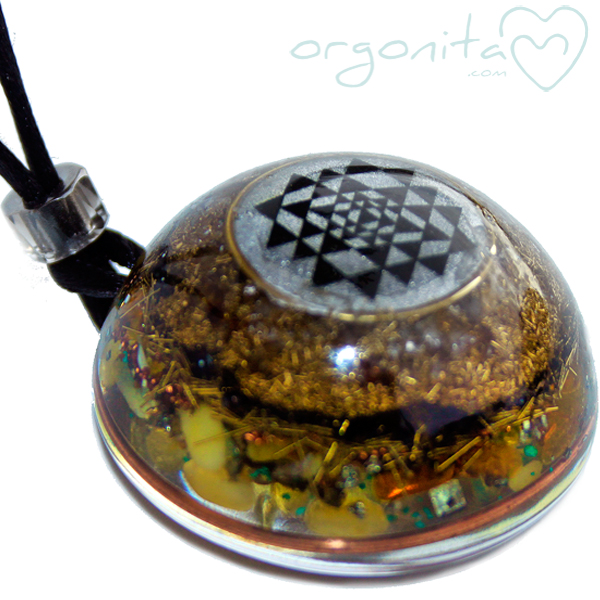 Orgonite de ORGONITA con simbolo SRI YANTRA