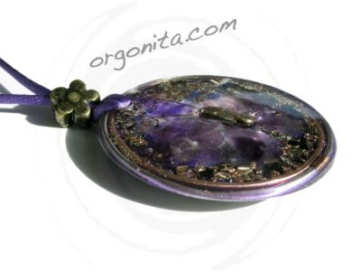 Colgante de Orgonite con el Mariposa de Amatista